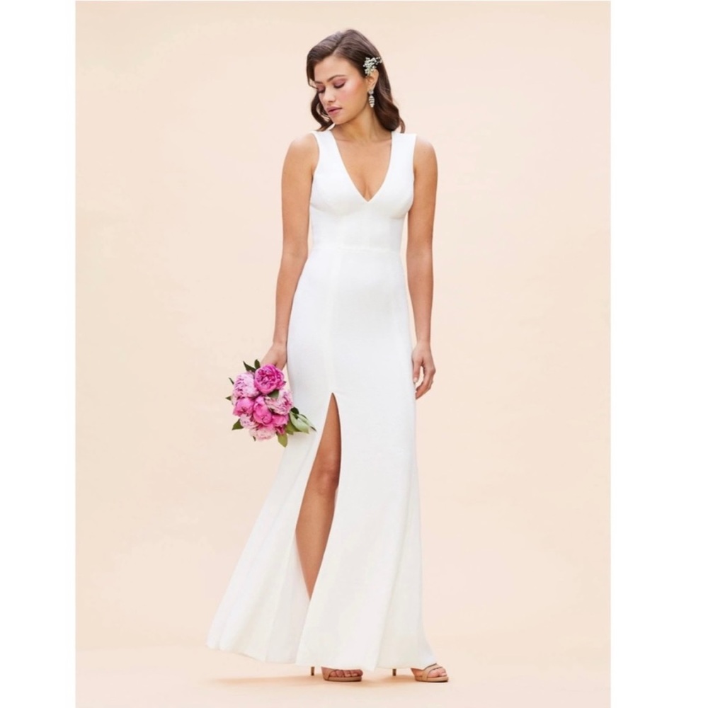 DRESS THE POPULATION Sandra Plunge Crepe Trumpet Gown in Off White Size Large